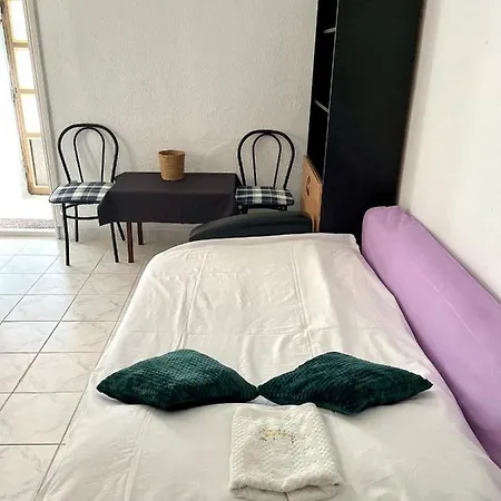 Garsoniera La Curte Paula Апартаменти *