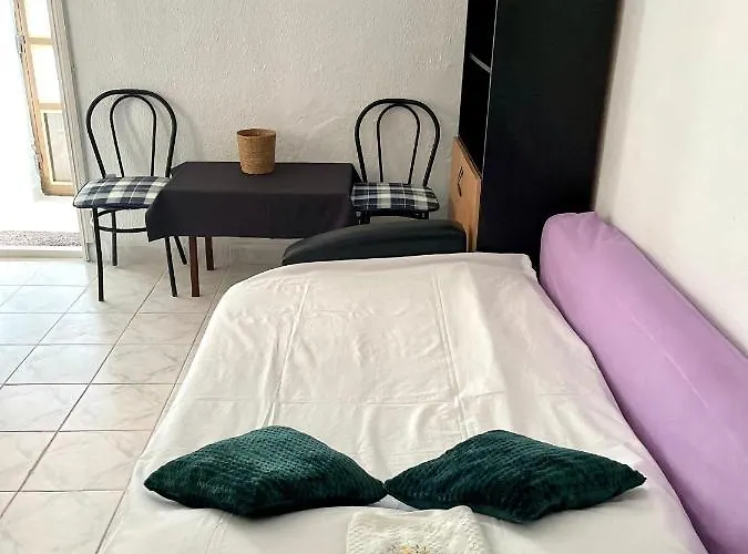 Garsoniera La Curte Paula Апартаменти *