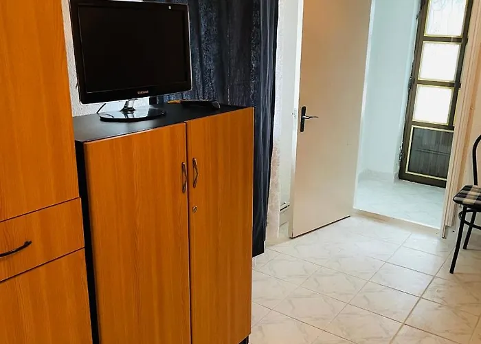 Garsoniera La Curte Paula